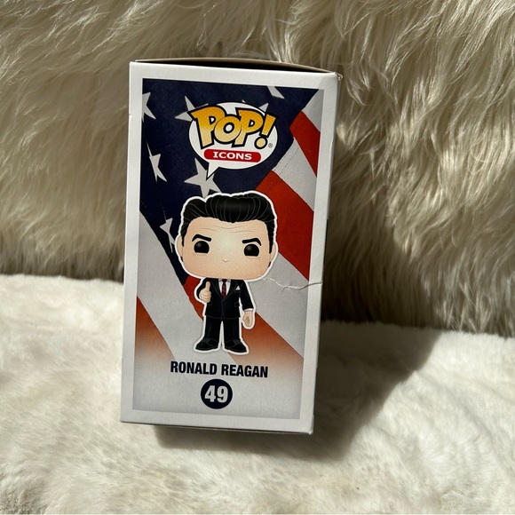 Funko POP Icons American History 49 Ronald Reagan Vinyl Figure - Picture 5 of 8